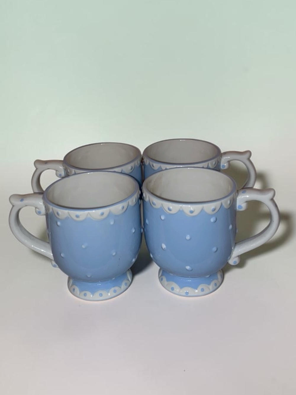 VALERIE PFEIFFER Set of 4 Pedestal Mugs Polka Dot Scalloped Edges LT Blue White - Picture 2 of 6